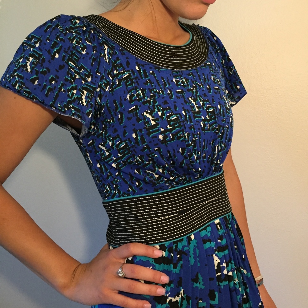 BCBG MAXAZRIA Blue Dress with Sleeves